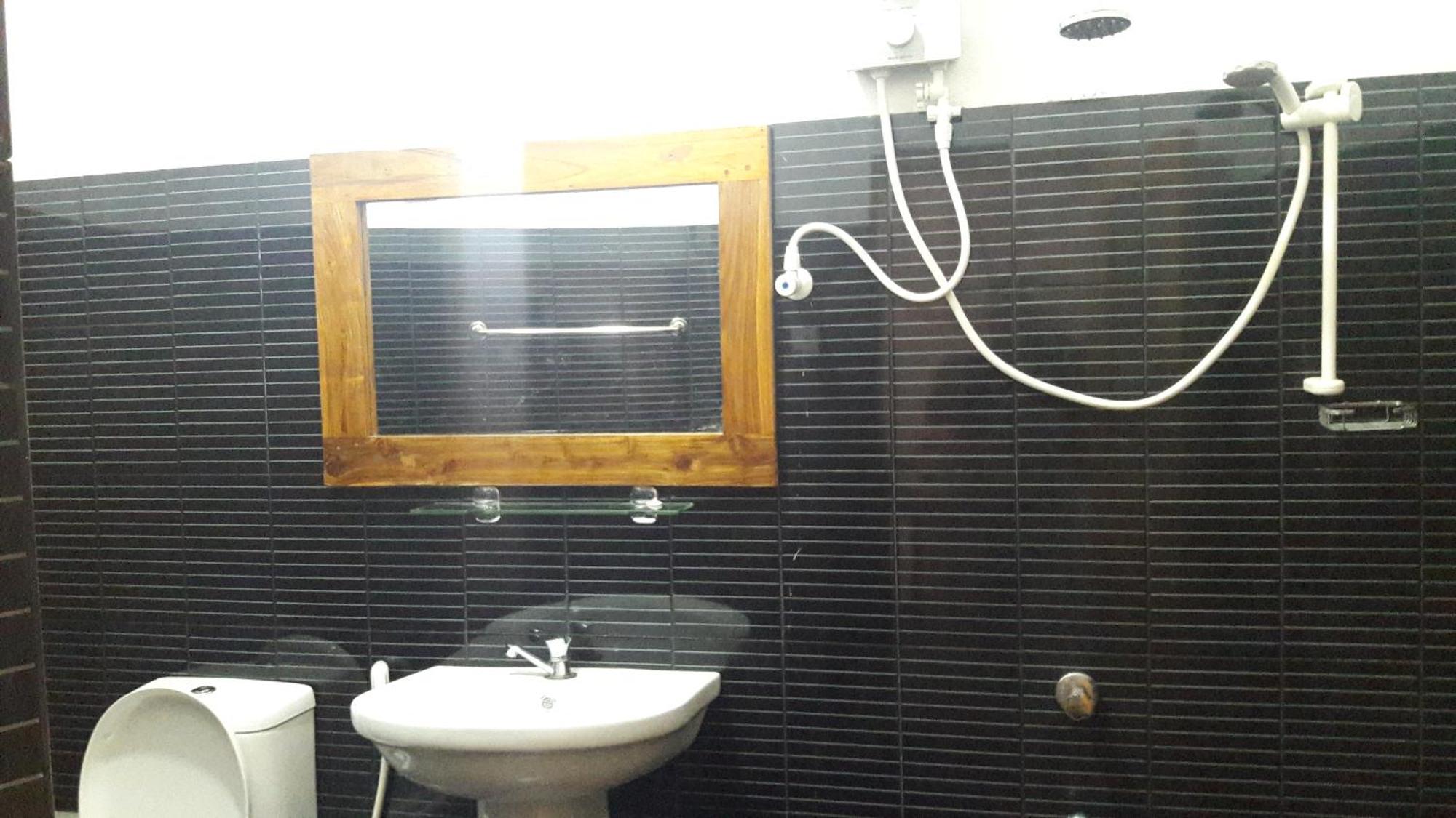 River Side & Swimming Pool Bed and Breakfast Udawalawe Esterno foto