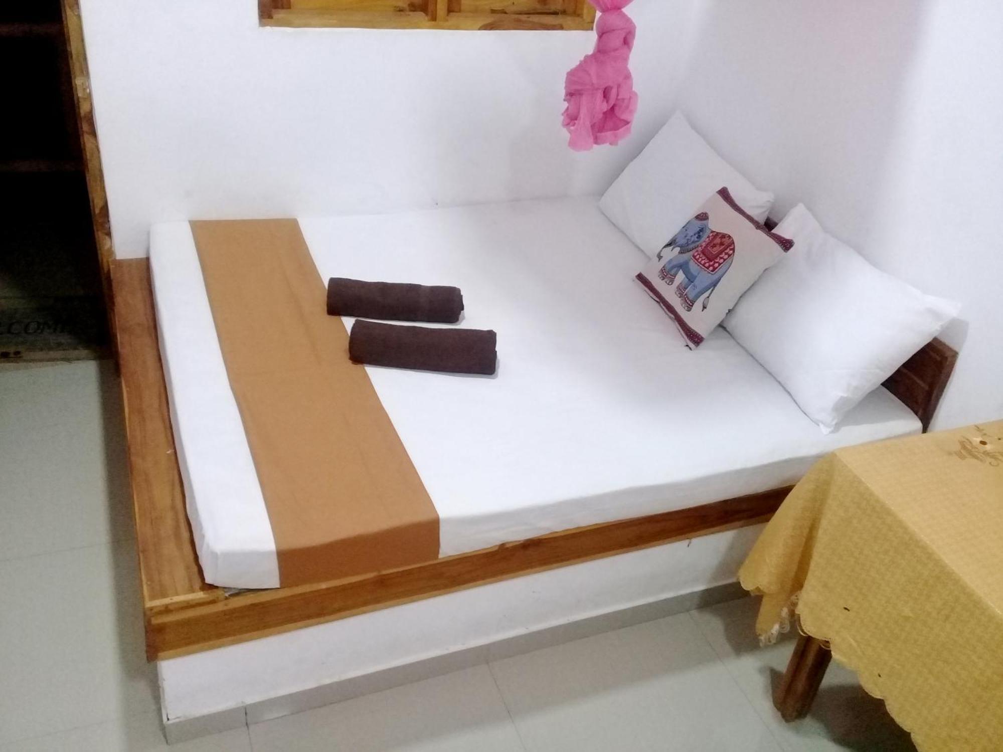 River Side & Swimming Pool Bed and Breakfast Udawalawe Esterno foto
